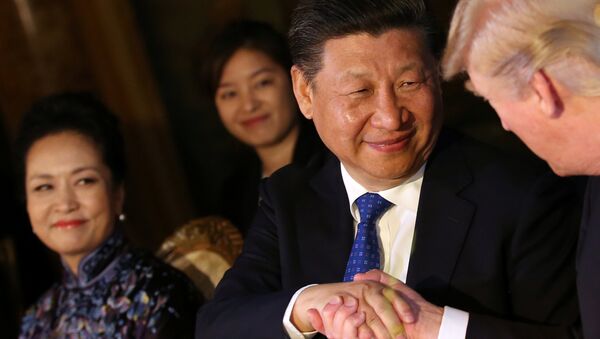 Presidente chines, Xi Jinping, durante encontro com Donald Trump na Fórida, 6 de avril de 2017 - Sputnik Brasil