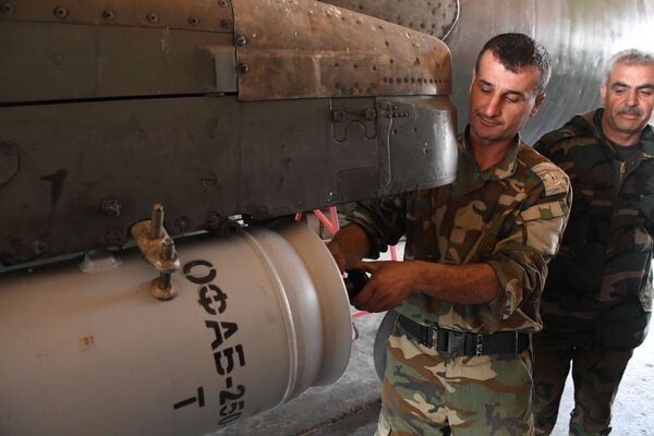 Os Estados Unidos lançaram pelo menos 59 mísseis de cruzeiro na noite desta quinta-feira em um aeródromo sírio, localizado próximo à cidade de Homs - Sputnik Brasil