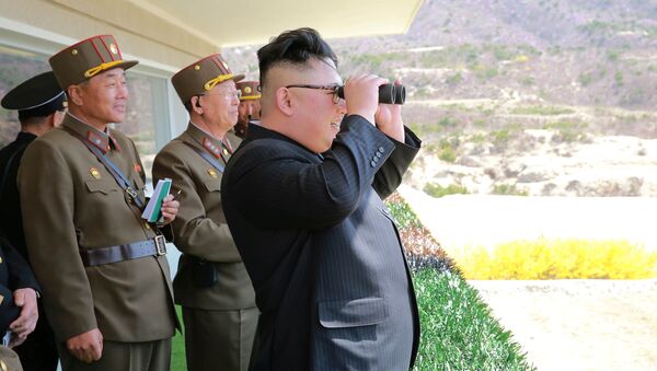 Kim Jong-un, líder norte-coreano observa treinamentos do Exército Popular da Coreia (foto de arquivo) - Sputnik Brasil