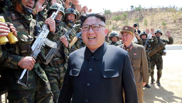 Kim Jong-un, líder norte-coreano, observa treinamentos do Exército Popular da Coreia - Sputnik Brasil