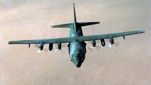 Avião MC-130 da FA norte-americana durante missão de treinamento. De um avião deste tipo foi lançada a bomba GBU-43 contra o Daesh no Afeganistão em 13 de abril 2017 - Sputnik Brasil