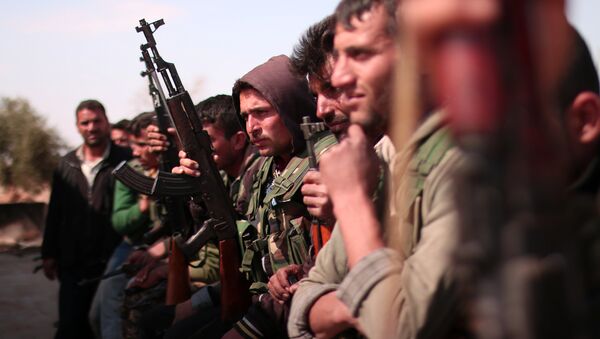 Combatentes das Forças Democráticas da Síria (FDS) ao norte da cidade de Raqqa - Sputnik Brasil