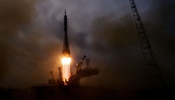 Lançamento de foguete-portador Soyuz-FG com nave espacial Soyuz MS-04 a partir do cosmódromo de Baikonur - Sputnik Brasil