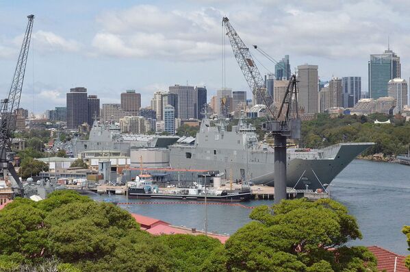 O HMAS Canberra é um navio da classe Canberra. É porta-helicópteros e navio-almirante da Marinha Real da Austrália desde 2014. O design do navio é semelhante ao do Juan Carlos I. O segundo navio desta classe é o HMAS Adelaide, que entrou em serviço em 2015. São os maiores navios da Marinha Real Australiana - Sputnik Brasil