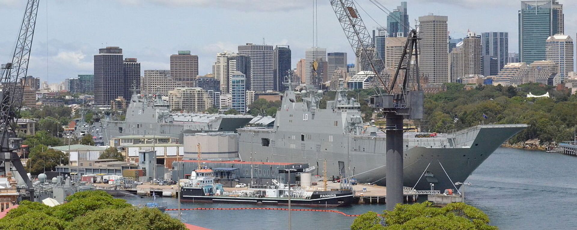 O HMAS Canberra é um navio da classe Canberra. É porta-helicópteros e navio-almirante da Marinha Real da Austrália desde 2014. O design do navio é semelhante ao do Juan Carlos I. O segundo navio desta classe é o HMAS Adelaide, que entrou em serviço em 2015. São os maiores navios da Marinha Real Australiana - Sputnik Brasil, 1920, 22.07.2023