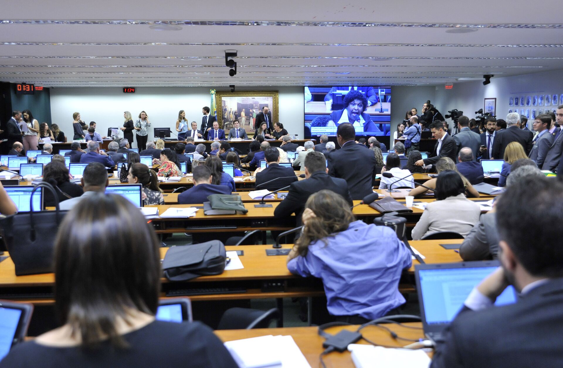 Reunião Ordinária na Câmara para discussão e votação do parecer do relator Rogério Marinho (PSDB-RN) sobre a reforma trabalhista - Sputnik Brasil, 1920, 25.01.2023