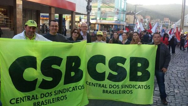 Ação da Central dos Sindicatos Brasileiros (CSB) em protesto de trabalhadores na cidade de Joinville (SC). - Sputnik Brasil