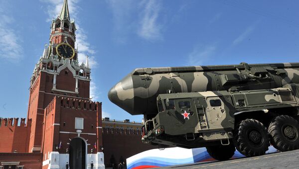 Míssil balístico intercontinental russo Topol-M em exibição na Praça Vermelha durante celebrações do Dia da Vitória em Moscou (arquivo) - Sputnik Brasil