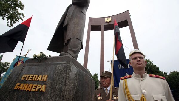Veterans of the Ukrainian Insurgent Army (OUN-UPA) at the monument to Stepan Bandera during the Heroes Festival in Lviv. - Sputnik Brasil