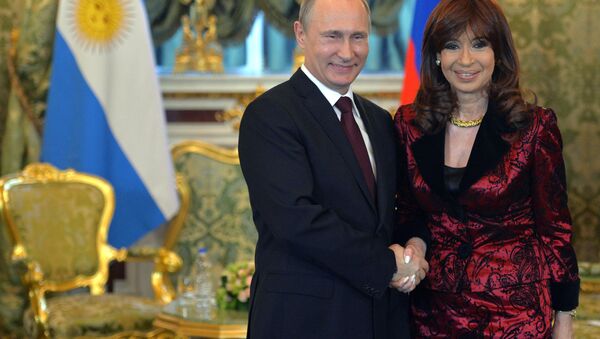 Vladimir Putin e Cristina Fernández de Kirchner durante o encontro de 23 de abril de 2015 - Sputnik Brasil