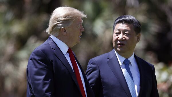 Donald Trump, presidente dos EUA, e Xi Jinping, seu homólogo chinês, falam depois do encontro realizado. Mar-a-Lago, 7 de abril de 2017 - Sputnik Brasil