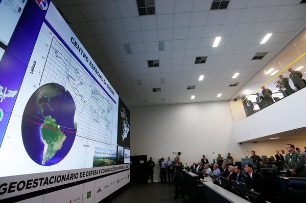 Presidente Michel Temer participa do lançamento do satélite brasileiro que será usado para comunicações e defesa - Sputnik Brasil