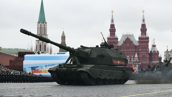 O veículo de artilharia autopropulsada Koalitsiya-SV desfila pela Praça Vermelha durante a Parada da Vitória de 9 de maio de 2017 em Moscou - Sputnik Brasil