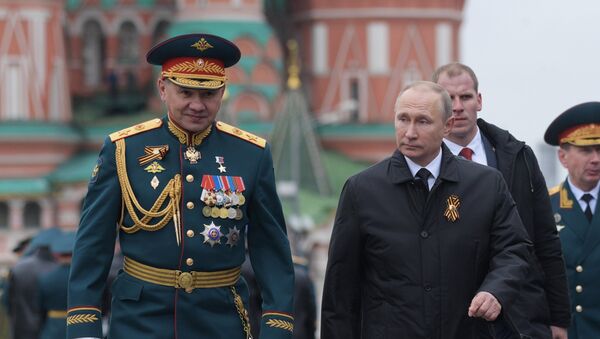 O Presidente da Rússia, Vladimir Putin, chega à Praça Vermelha para participar da Parada Militar dedicada ao 72º aniversário da Vitória na Grande Guerra pela Pátria de 1941-1945 - Sputnik Brasil