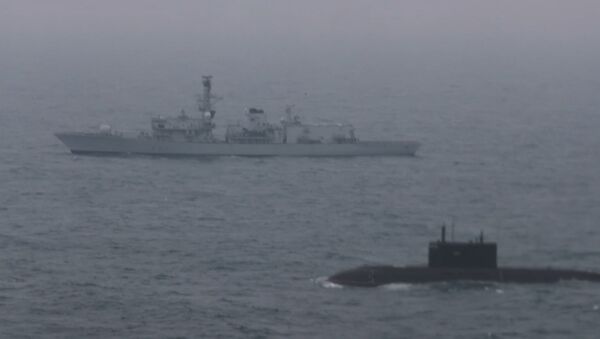 Submarino russo Krasnodar atravessou o canal da Mancha - Sputnik Brasil