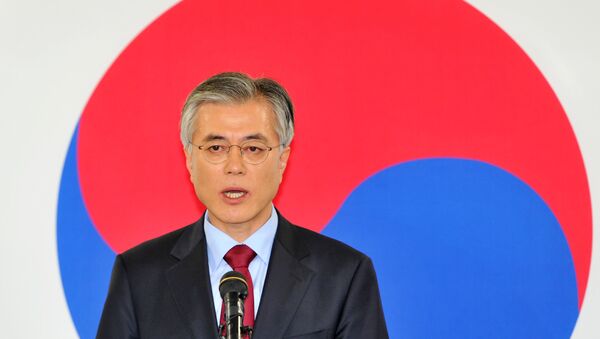 This file photo taken on December 18, 2012 shows South Korea's presidential candidate Moon Jae-In of the opposition Democratic United Party speaking during a press conference at the party head office in Seoul. - Sputnik Brasil