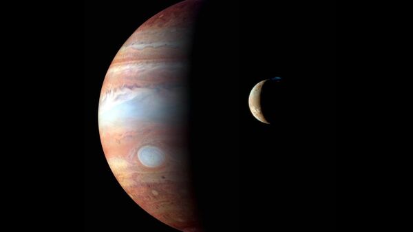 Sonda New Horizons fotografa Júpiter e sua lua vulcânica Io - Sputnik Brasil