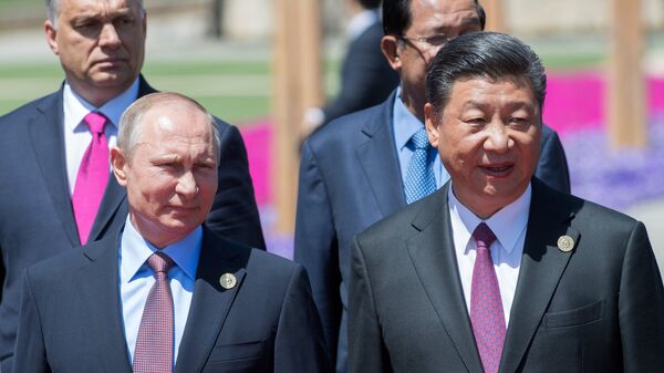 O presidente da Rússia, Vladimir Putin, e seu homologo chinês, Xi Jinping, durante coletiva de imprensa de participantes da mesa redonda Um Cinturão e Uma Rota na China, 15 de maio de 2017 - Sputnik Brasil