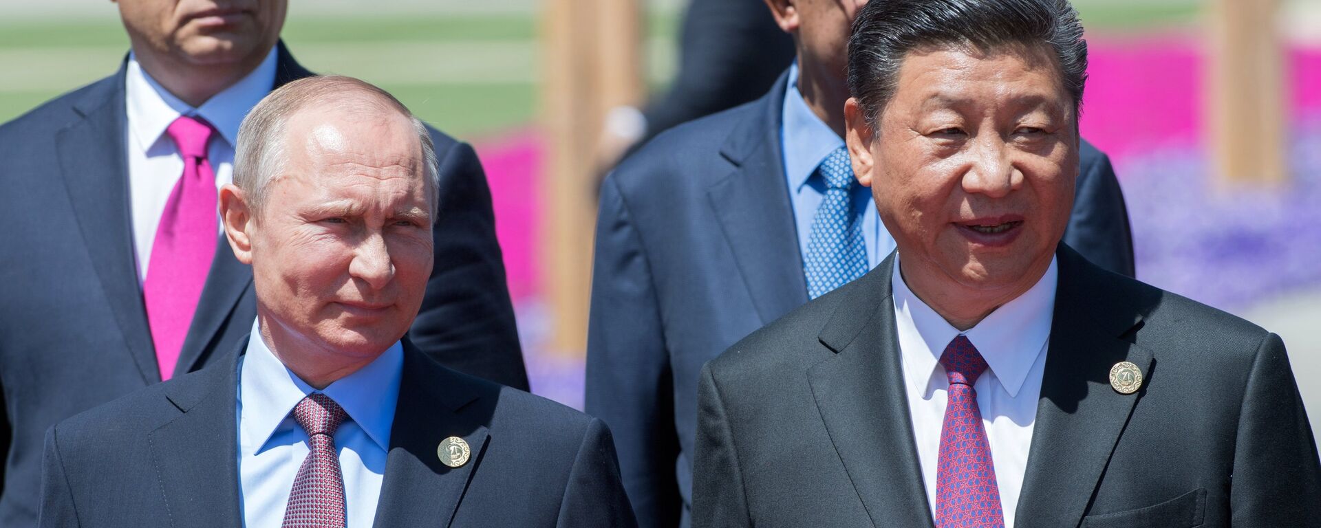 O presidente da Rússia, Vladimir Putin, e seu homologo chinês, Xi Jinping, durante coletiva de imprensa de participantes da mesa redonda Um Cinturão e Uma Rota na China, 15 de maio de 2017 - Sputnik Brasil, 1920, 15.06.2022