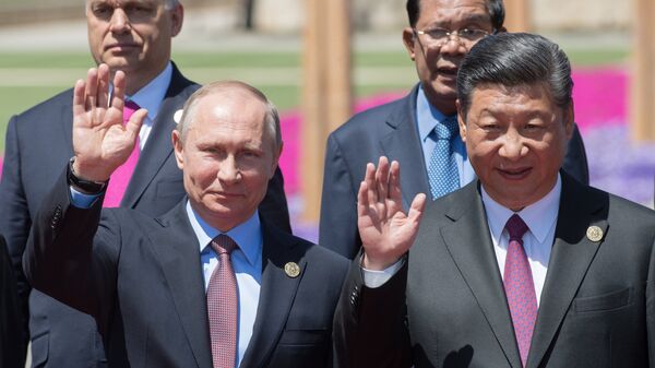 Vladimir Putin e Xi Jinping durante o segundo dia do Fórum do Cinturão e Rota, em 15 de maio de 2017 - Sputnik Brasil