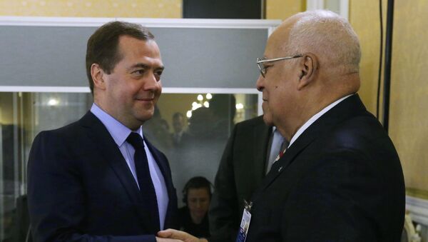 Primeiro-Minsitro da Rússia Dmitry Medvedev se reúne com o vice-presidente do Conselho de Ministros de Cuba, Ricardo Cabrisas. - Sputnik Brasil