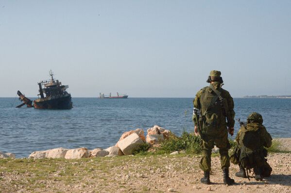Marinheiros russos e sírios efetuam manobras conjuntas no porto de Tartus - Sputnik Brasil