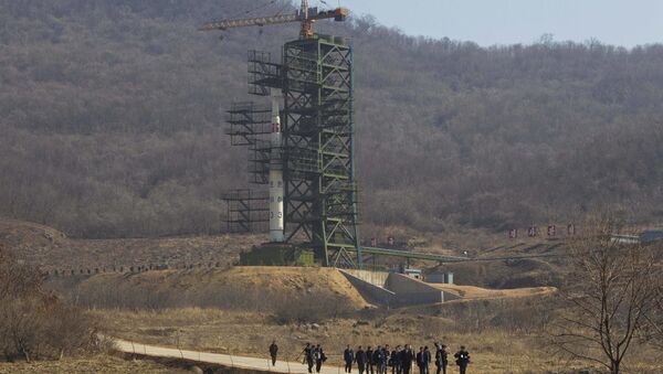 Ракета Северной Кореи Unha-3 на космодроме Сохэ - Sputnik Brasil