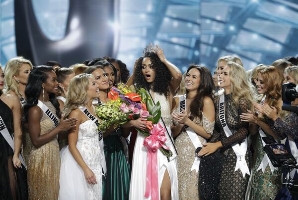 Kara McCullough, vencedora do concurso Miss EUA 2017, realizado em Las Vegas em 14 de maio - Sputnik Brasil