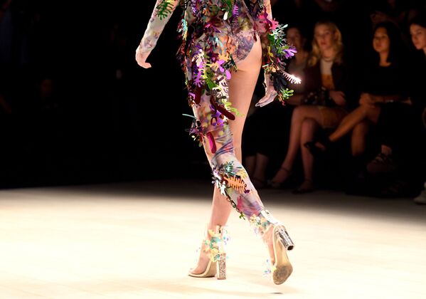 Modelo durante a Semana de Moda australiana em Sydney - Sputnik Brasil