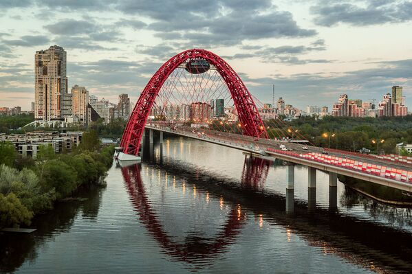 Ponte através do rio Moscou - Sputnik Brasil