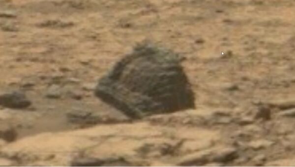 Um objeto misterioso encontrado em Marte - Sputnik Brasil