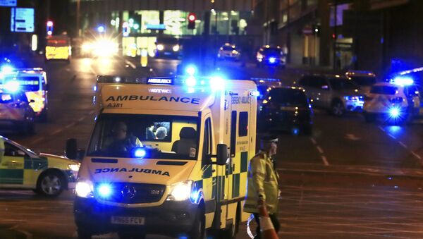 Emergency responders outside Manchester Arena after reports of an explosion at the venue during an Ariana Grandeconcert in Manchester, England, Monday, May 22, 2017. - Sputnik Brasil