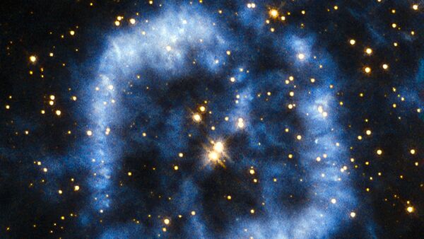 Hubble captura estrela envelhecida se despedindo - Sputnik Brasil