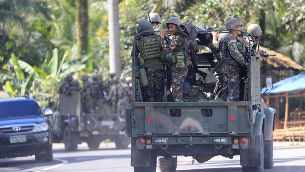 Tropas governamentais filipinas rumo à cidade de Marawi, 24 de maio de 2017 - Sputnik Brasil