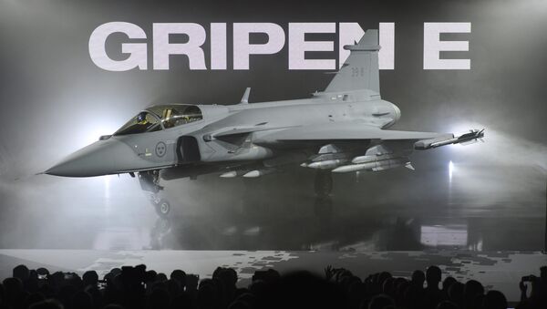 A nova versão E do caça sueco JAS 39 Gripen é apresentada na SAAB em Linkoping, em 18 de maio de 2017 - Sputnik Brasil