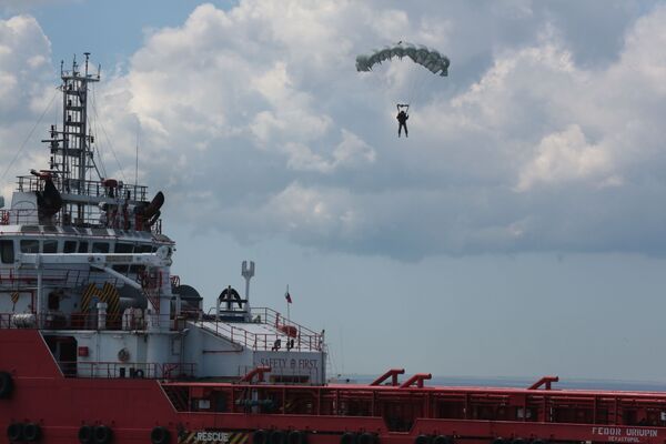 Treinamento das forças especiais do FSB no mar Negro - Sputnik Brasil