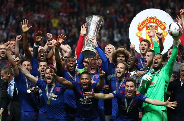 Equipe Manchester United depois ganhar a Liga Europa - Sputnik Brasil