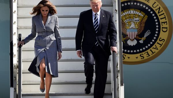 Donald Trump, presidente dos EUA, com sua esposa, Melania Trump, chegam a Bruxelas - Sputnik Brasil