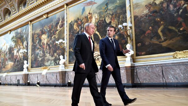 Vladimir Putin e Emmanuel Macron se reúnem em Paris, 29 de maio, 2017 - Sputnik Brasil