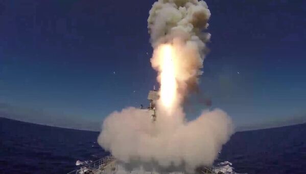 Корабли ВМФ РФ запустили крылатые ракеты Калибр по объектам ИГ в районе Пальмиры - Sputnik Brasil