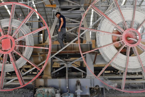 Uma fábrica de cimento nos arredores da cidade síria de Tartus - Sputnik Brasil