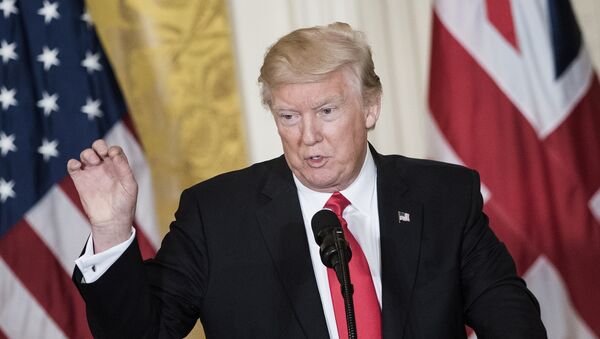 O presidente dos EUA, Donald Trump, fala durante uma conferência de imprensa com a primeira-ministra britânica Theresa May, na Casa Branca, em 27 de janeiro de 2017, em Washington, DC. - Sputnik Brasil