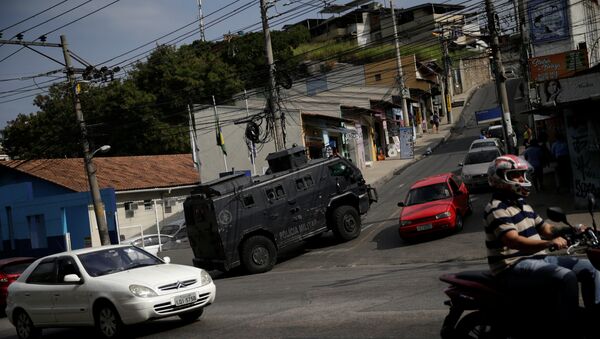 Carro blindado nas ruas do Rio de Janeiro - Sputnik Brasil