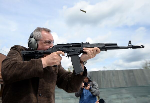 Vice-primeiro-ministro russo Dmitry Rogozin na abertura do primeiro Campeonato Mundial de tiro de carabina - Sputnik Brasil