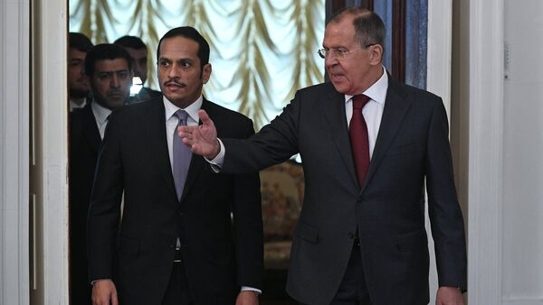 Russian Foreign Minister Sergey Lavrov, right, and his Qatari counterpart Mohammed Al Thani during their meeting in Moscow - Sputnik Brasil