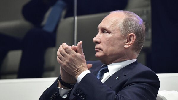 Vladimir Putin visto durante uma visita ao Cazaquistão em 9 de junho de 2017 - Sputnik Brasil