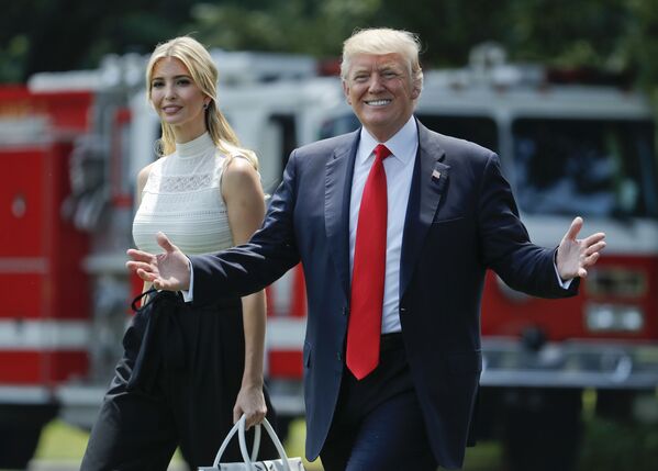 Presidente Trump com sua filha Ivanka, deixa Casa Branca para visitar base aérea de Andrews - Sputnik Brasil