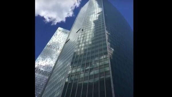 'Homem-Aranha' russo escala prédio de 72 andares sem proteção - Sputnik Brasil