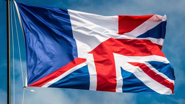 Mistura de bandeiras de França e Reino Unido - Sputnik Brasil