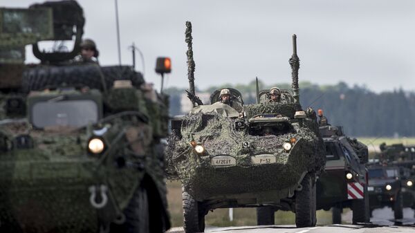Tanques da OTAN na Letônia, perto da fronteira com a Rússia - Sputnik Brasil